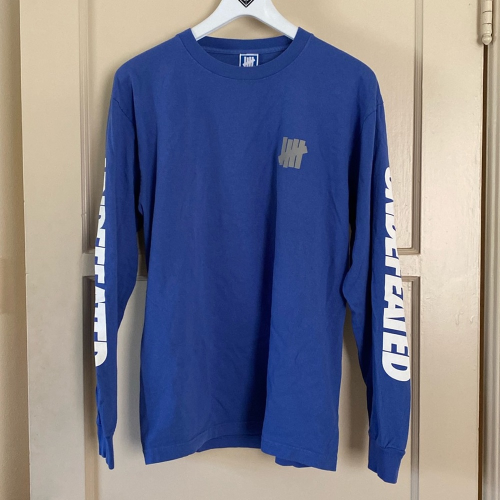 Undefeated long sleeved shirt, Size M